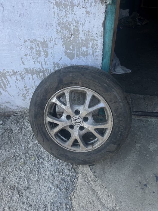 Продам диск с шинами R16 ,65 ,215