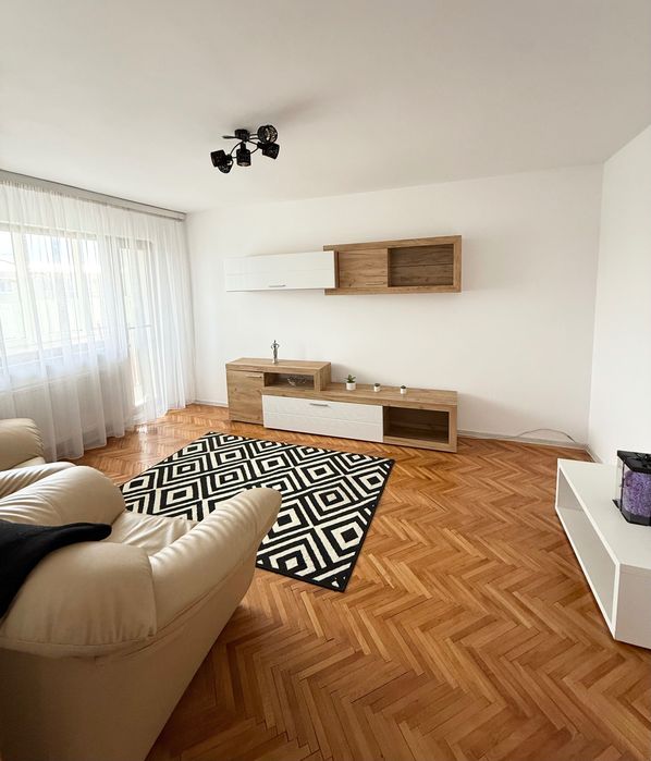 - DE ÎNCHIRIAT - Apartament două camere decomandat