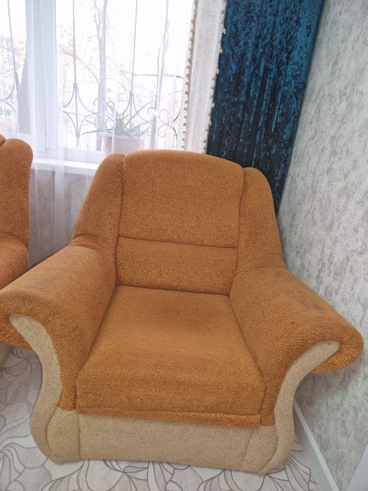 Прадаю кресло хорошым состаяние