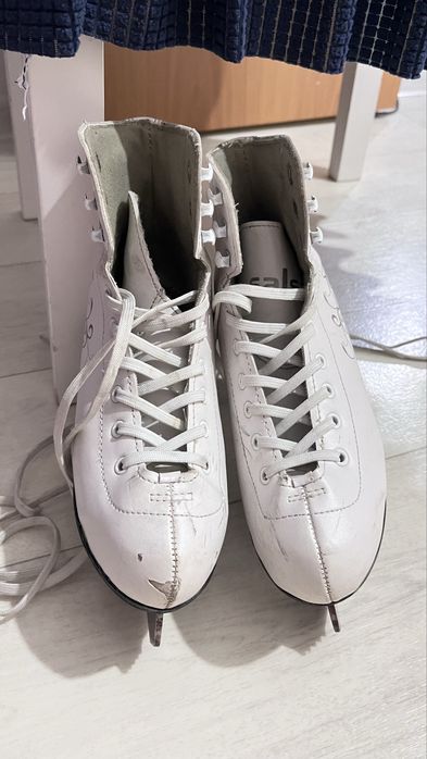 Продам коньки за 4000