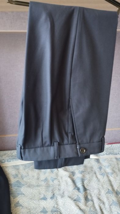 Продаю школьный костюм