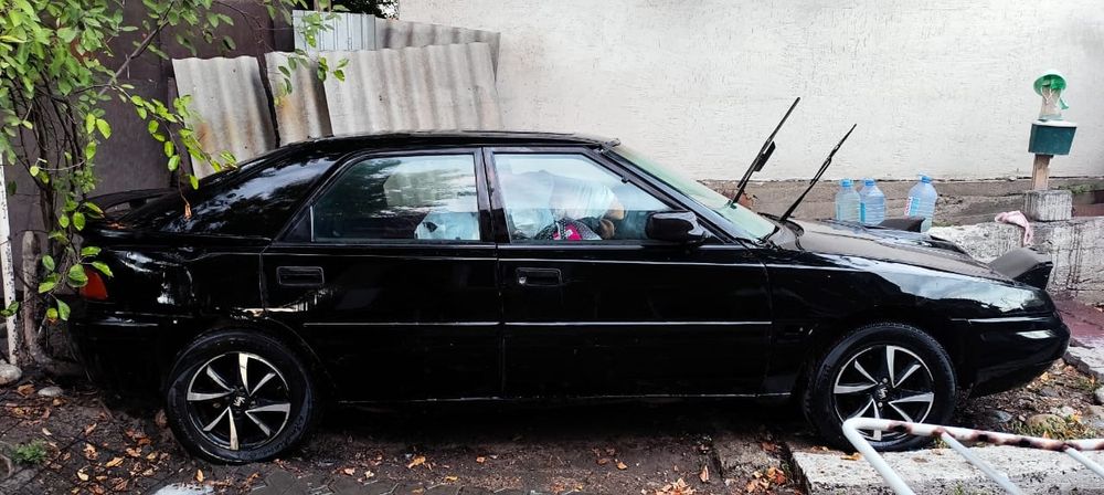 Mazda 323 Машина