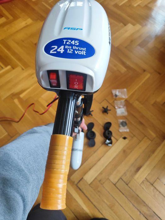 Продавам двигател за каяк/лодка Watersnake T24