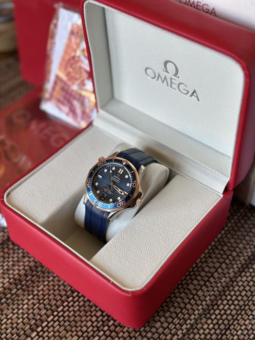 Omega Seamaster Diver 300M Blue and Gold Rubber Strap  42 mm