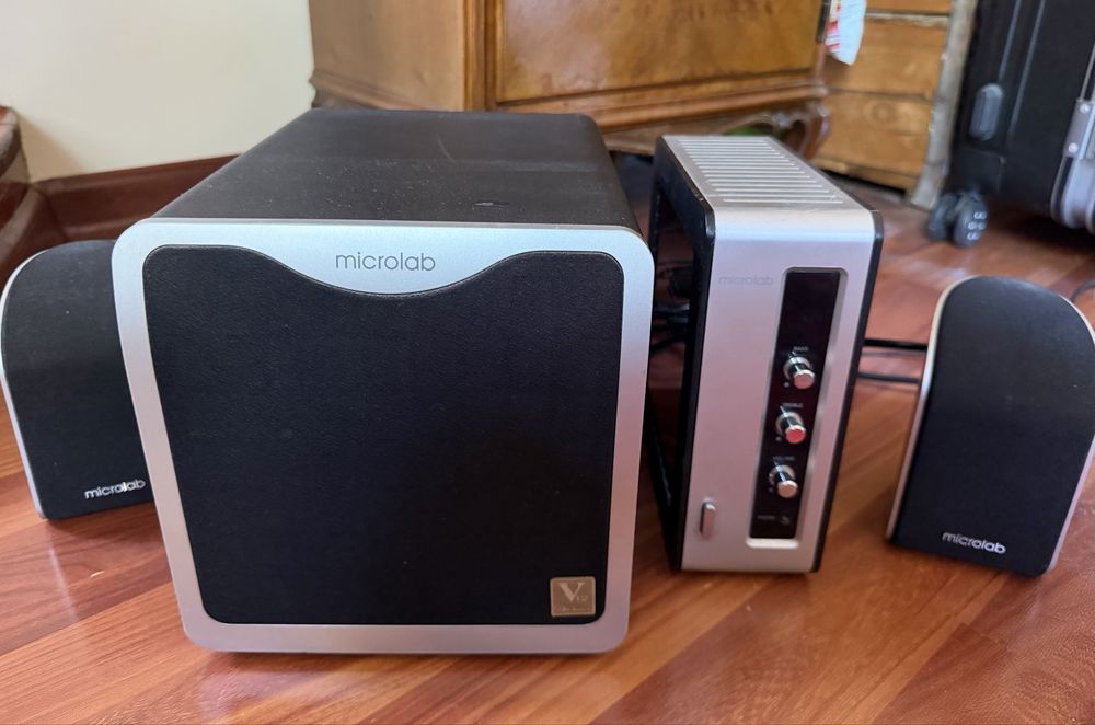 Продаётся Microlab колонки