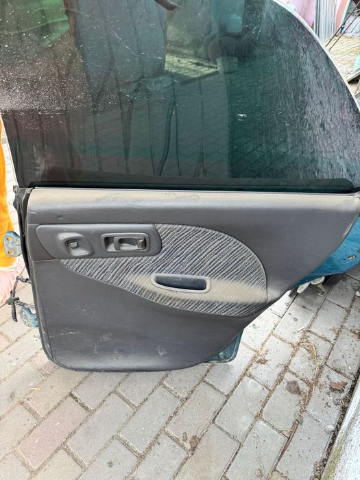 Двери  на Subaru Impreza
