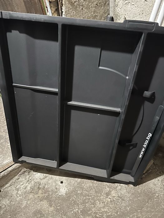 Kia pro Ceed тава над резерената гума