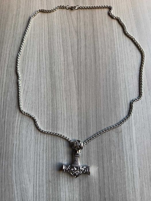 Медальон Чукът на Тор енергиен амулет и талисман