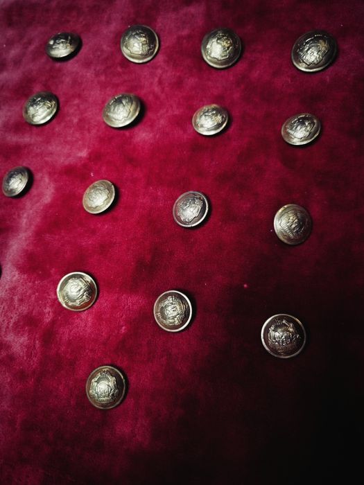 Set militar vintage – nasturi și petlițe epocă comunistă

Stare