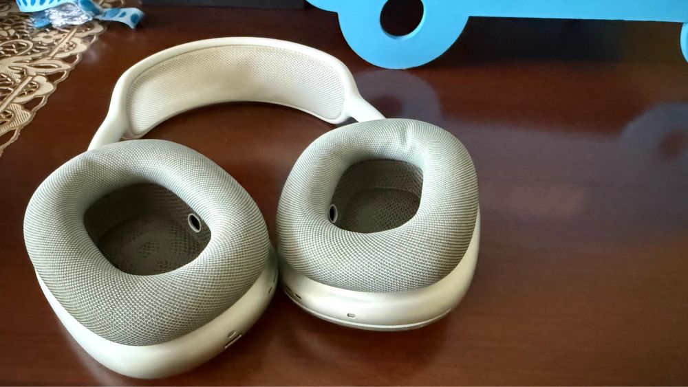 Продается Airpods Max цветом хаки, оргинальные