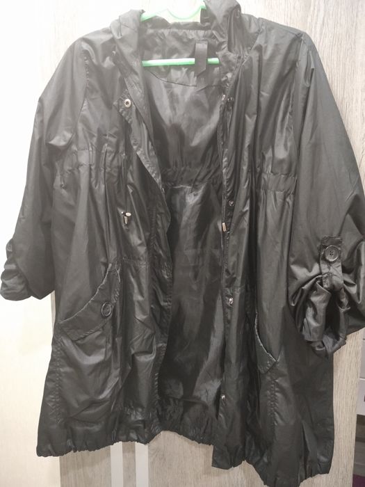 Ветровка женская с капюшоном