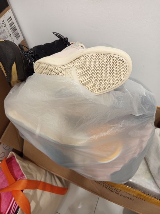 Целый пакет обуви