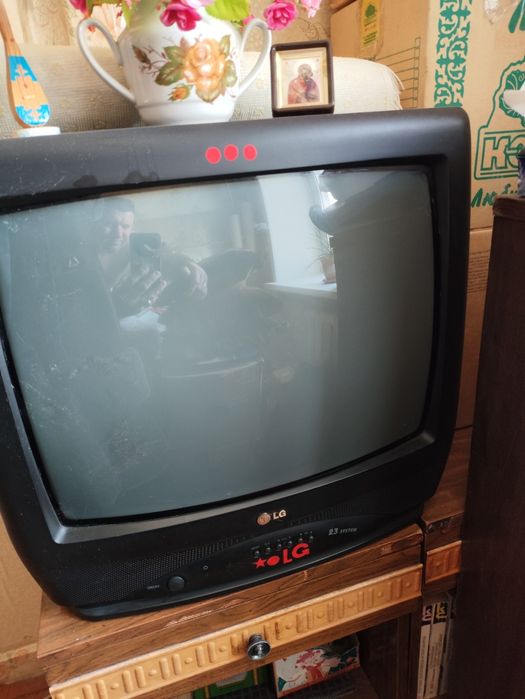 Продается посуда телевизор и другое