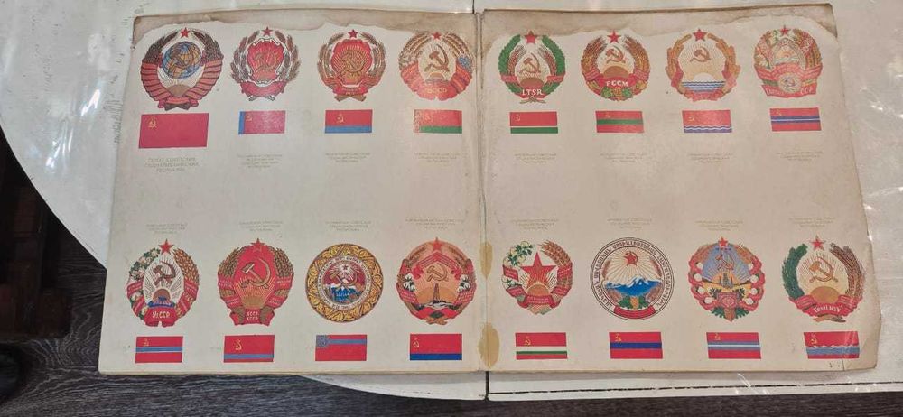Продается  виниловая пластинка «Гимны СССР»