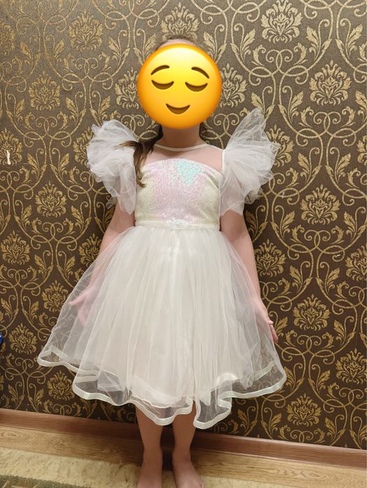 Платье белое нарядное на девочку 5-6 лет