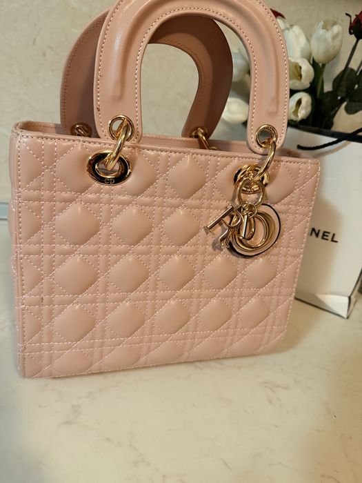 Дамска чанта Lady Dior пудра среден размер