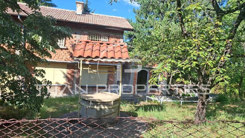 Къща за продажба в с. Герман, м-т Раздолци