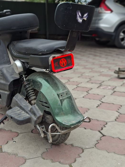 Продам электроскутер танк 108