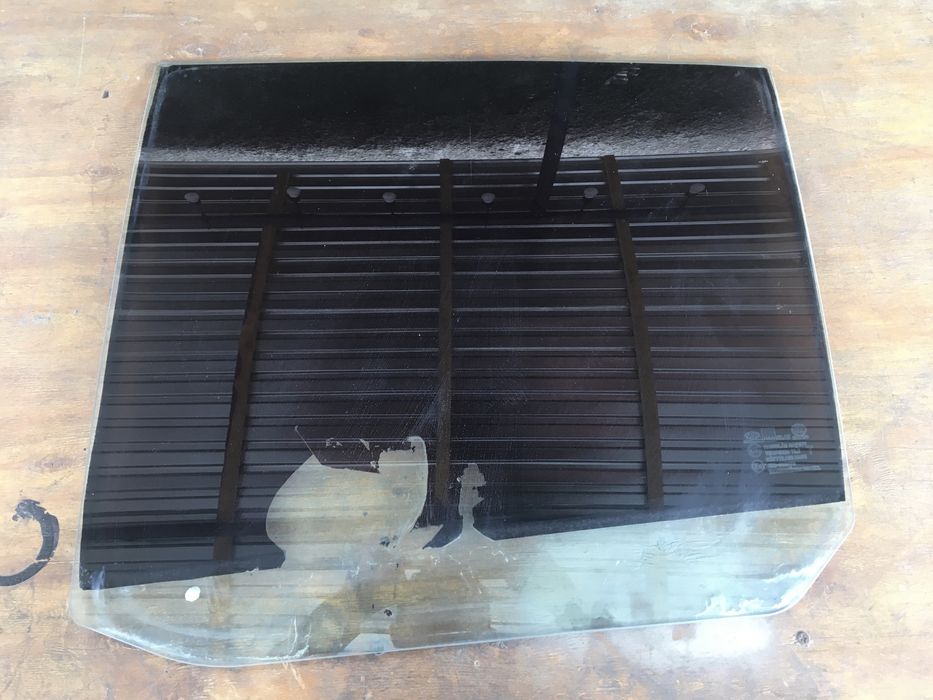 Продам заднее левое стекло на Хёндай Гетз/Гетц