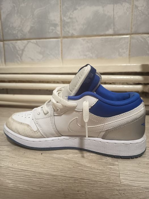 Vând Nike Court Vision Low – White/Gum Yellow/University Blue