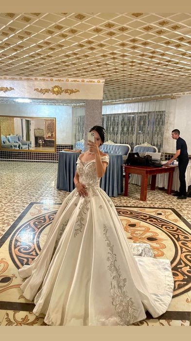 Продается очень красивое свадебное платье