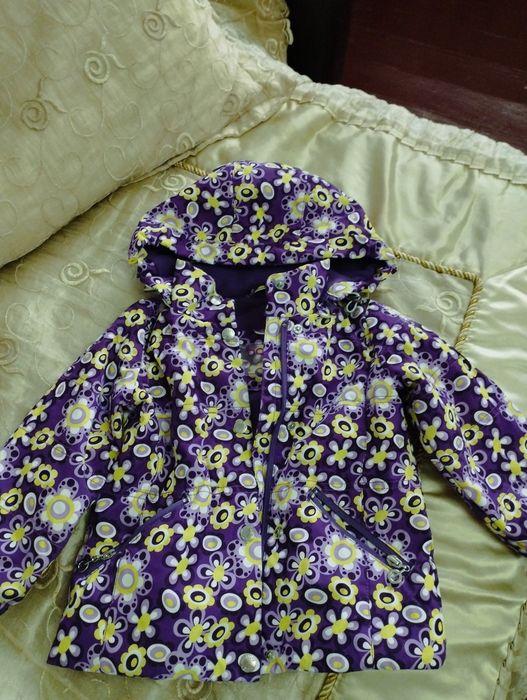 Продам куртку детскую
