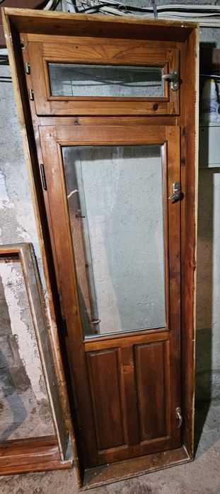 Врата със стъклопакет и външни щори и комарник