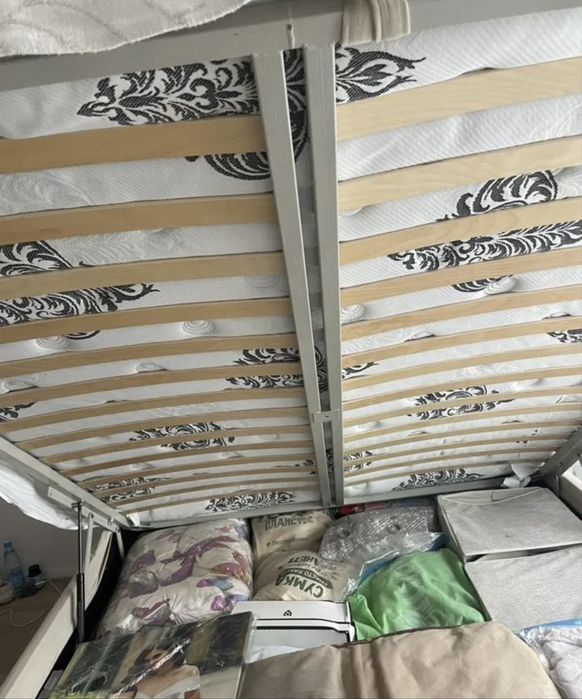 Двуспальная кровать