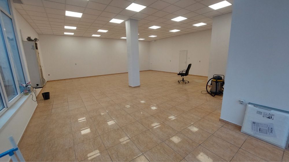 Дава се под наем Офис в Варна, Възраждане 4 - 100 кв.м за 1000 € - Снимка #2