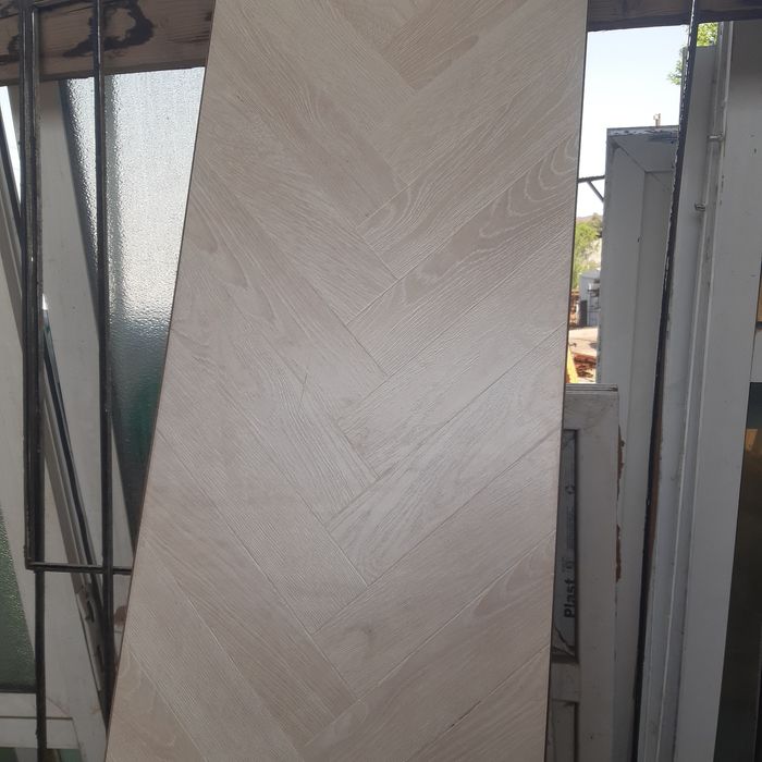 Таркет ламинат сотилади