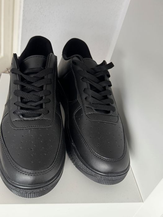 Маратонки черни 43 номер