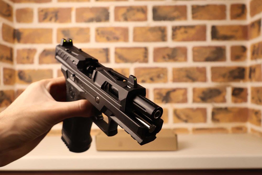 Пистолет SIG Sauer DK05 на орбизах