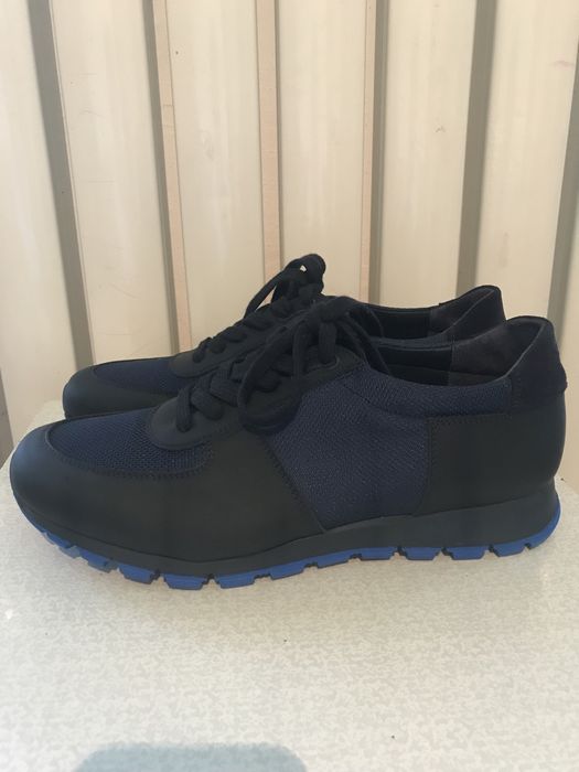 Кроссовки стильные