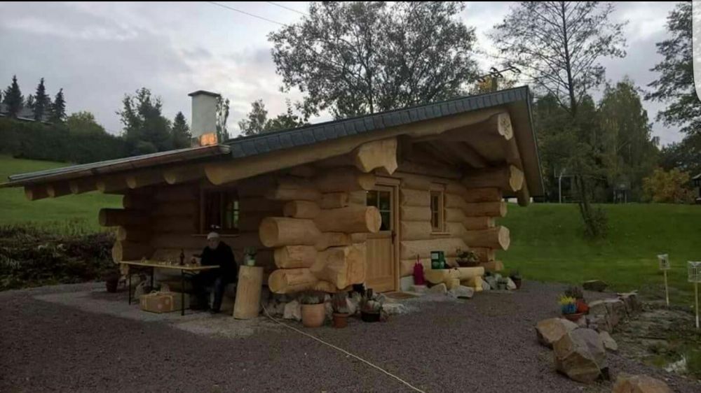 Case din lemn rotund,cabane din lemn,foisoare din lemn rotund bustean