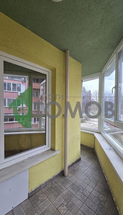 Прекрасно обзаведен тристаен апартамент в кв. Билла 1