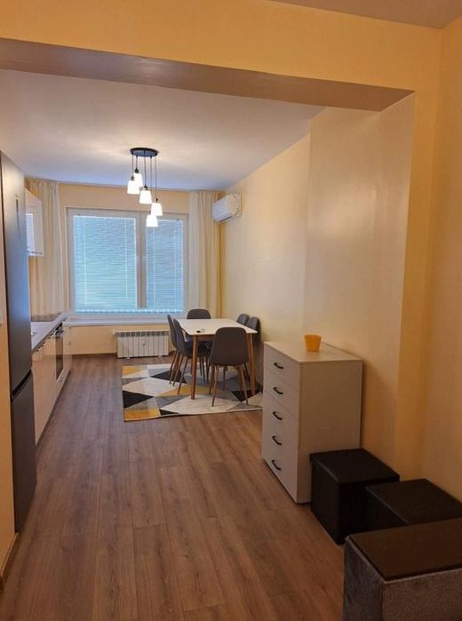 Тристаен, под наем, Център-ЦУМ