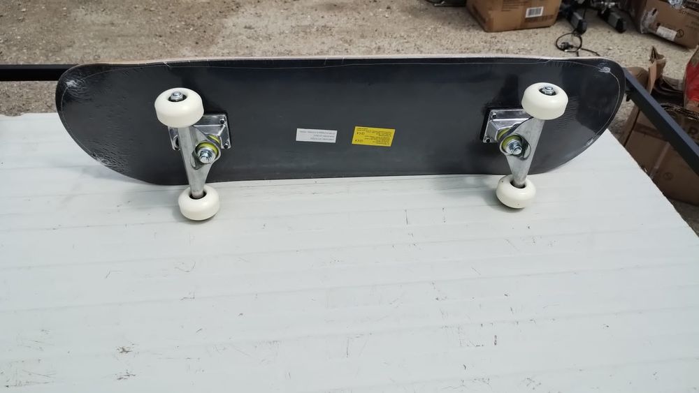 Skateboard lungime 80cm preț 80lei este nou
