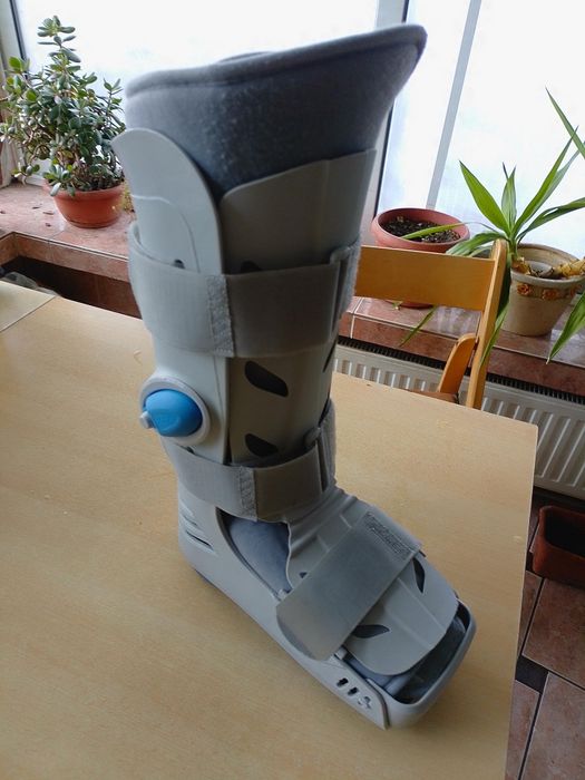 Cizma ortopedică Aircast  mărimea M
