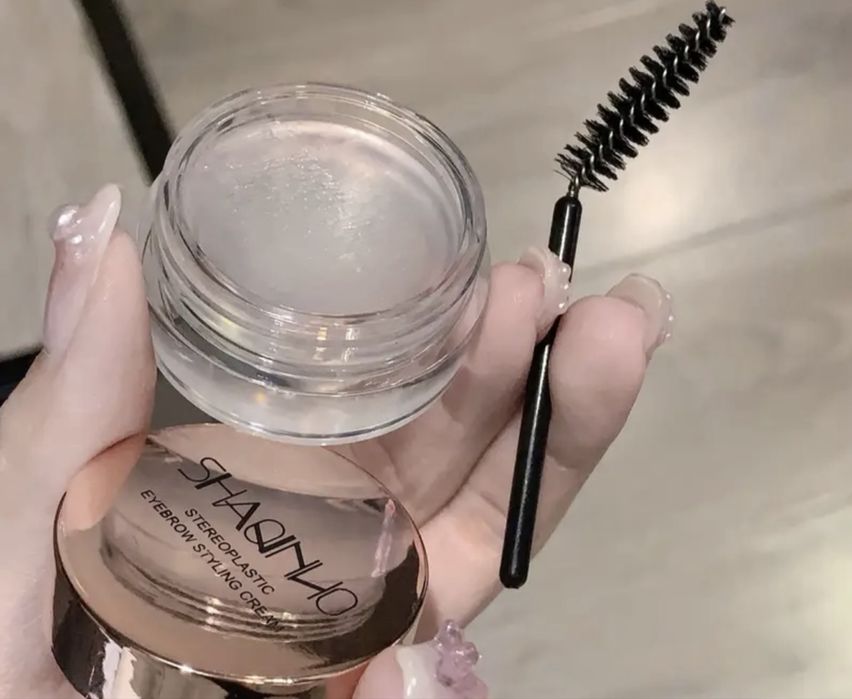 Чисто нов гел за вежди с четка