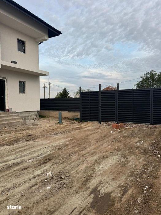 Resedinta moderna Parter+1E+Mansarda-arhitectura echilibrata,confort s