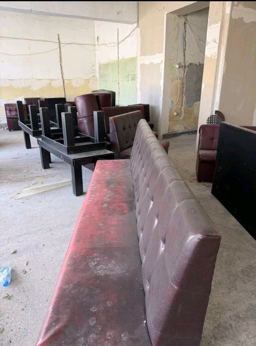 Продавам маси и дивани