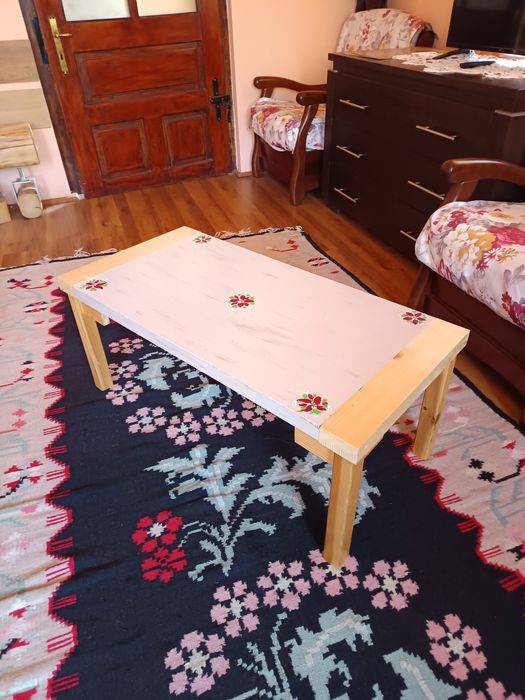 Masa cafea pictata si cu blat lemn recuperat