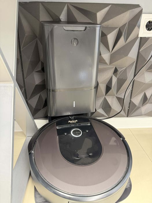 iRobot Roomba i8+