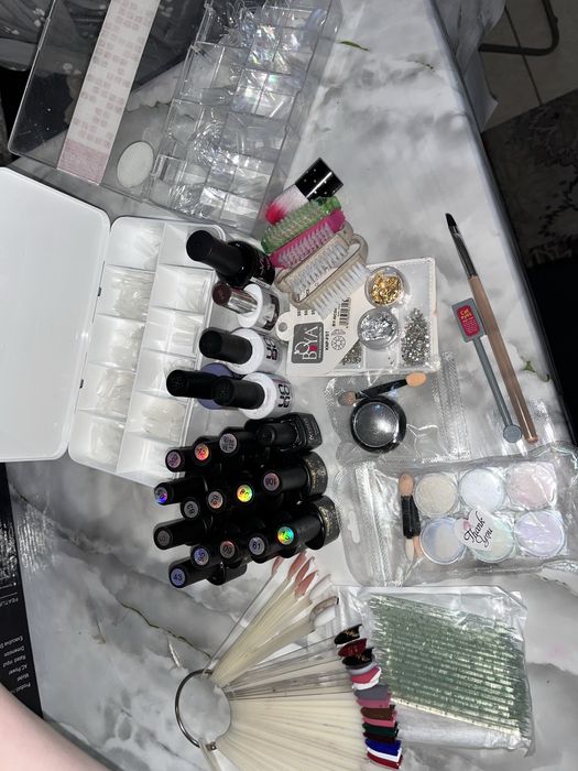 Продаётся набор для маникюра/ гель-лака.