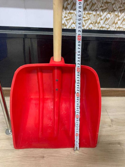 Снегоуборочная лопата