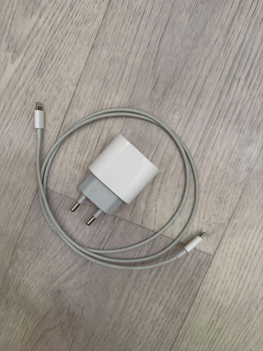 Продаётся оригинальная зарядка для iPhone