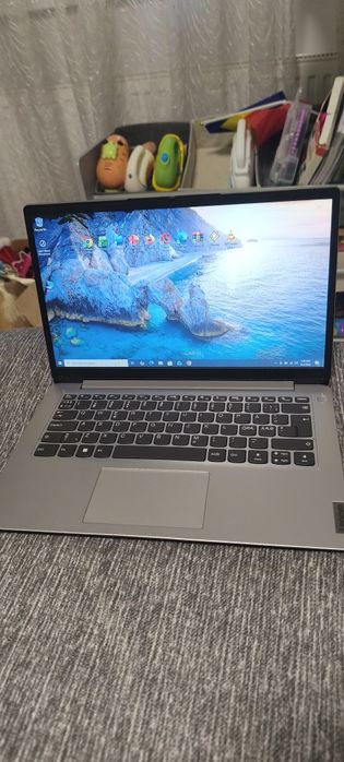 Laptop Lenovo cu i5 ssd Windows 10 office word Excel PowerPoint  ROBLOX CSGO