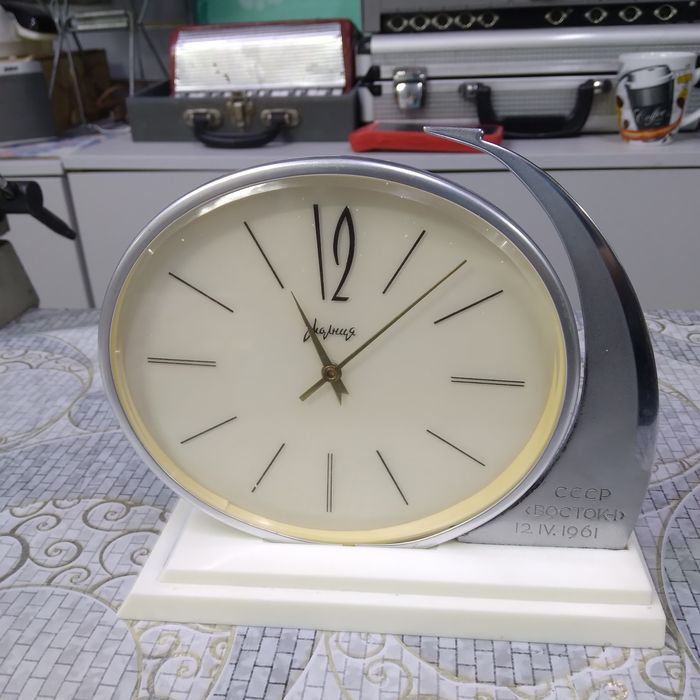 Продам настольные Часы пр ссср