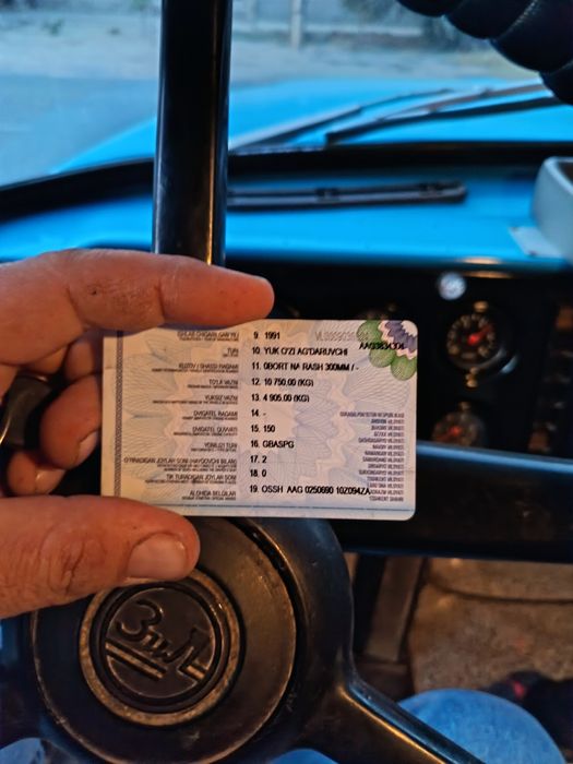 Zil 130 Maskoviskiy kuzuf srochniy sotiladi