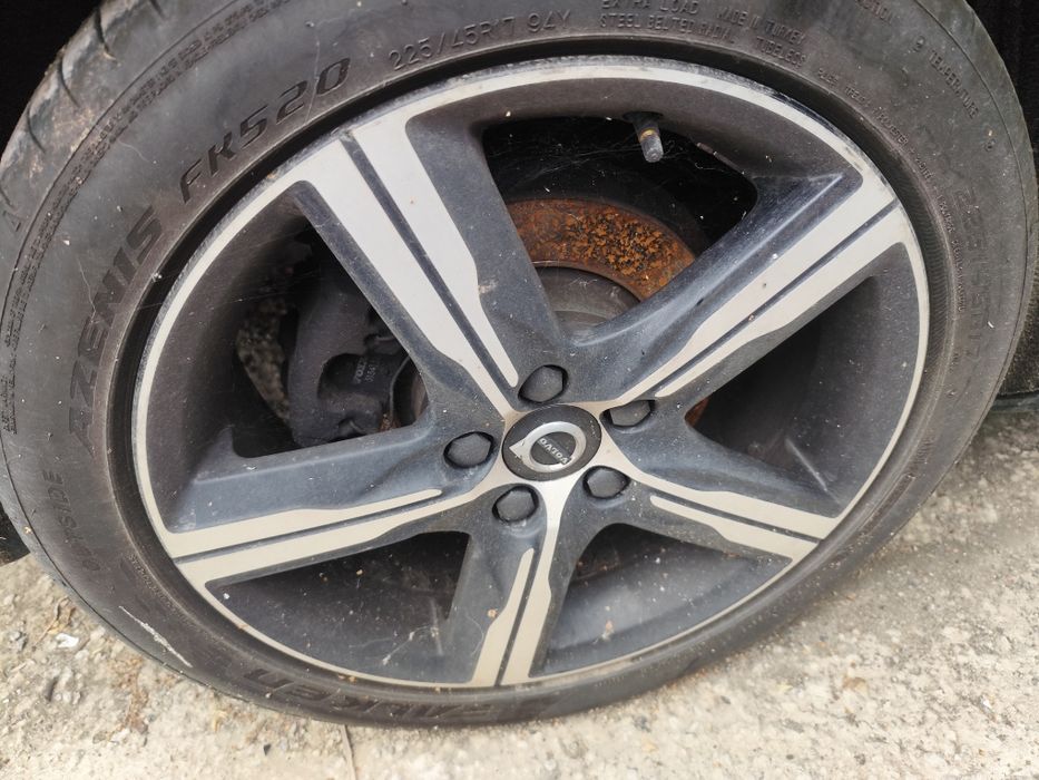 Volvo v40 2000d 150к.с 2019г D3 R Design